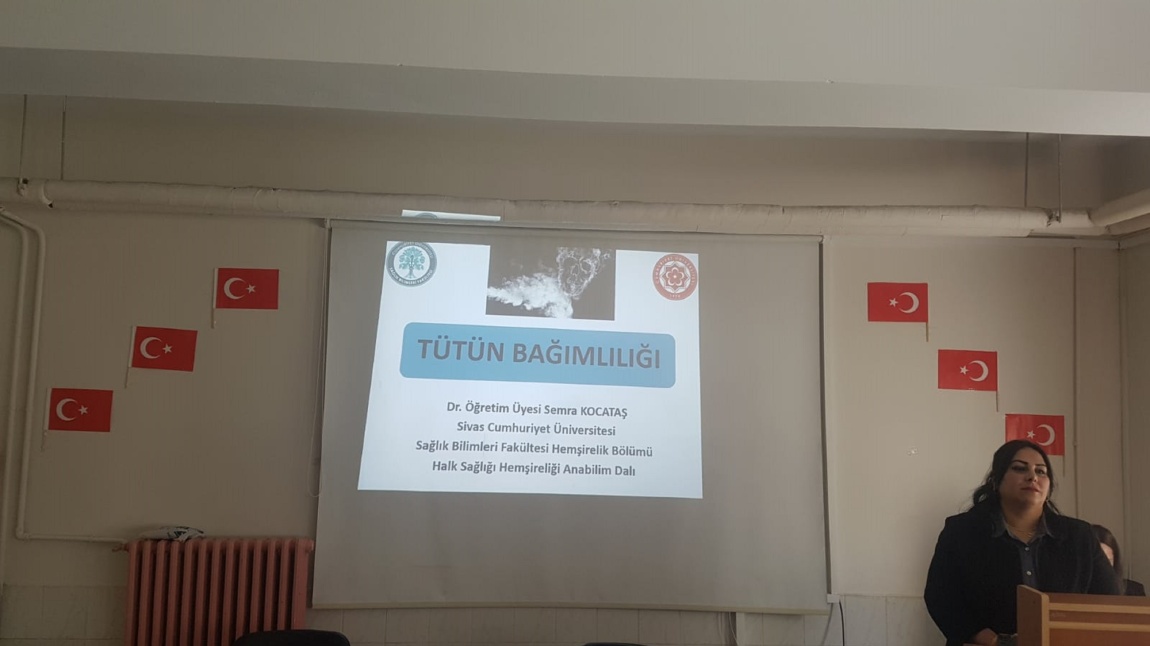 Dr. Öğretim Üyesi Semra ÇETİNTAŞ tütün bağımlılığı hakkında öğrencilerimize seminer verdi.